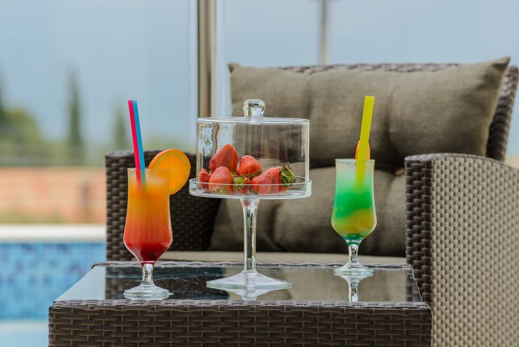 Tandem Apartments With Swimming Pool Cavtat Kültér fotó